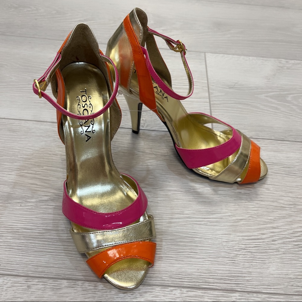 TOSCANA NWOT 4” Sexy Gold And Bright Colors Heels —Size 7–